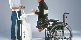 下肢瘫痪患者如何坐电动轮椅
