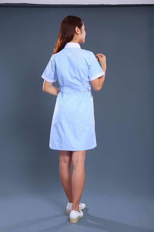 浅蓝色护士制服背面